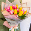 Апрельское приключение - букет из желтых и розовых тюльпанов 2